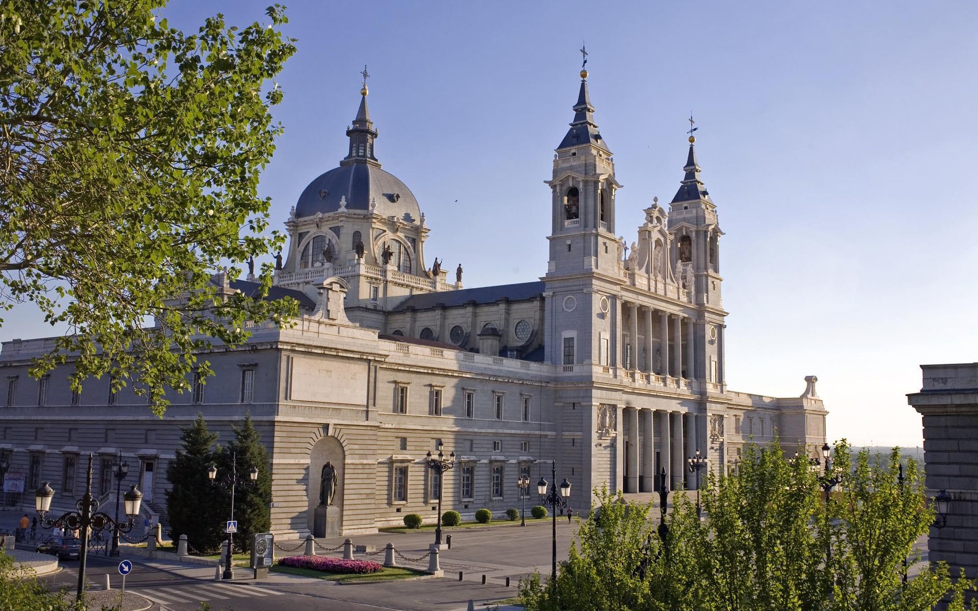 Hotel Puerta De Toledo Madrid Kültér fotó